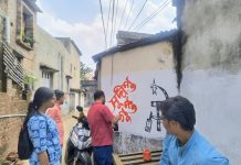 বর্ধমান দক্ষিণের সিপিআইএম প্রার্থীর সমর্থনে ছাত্র-শিক্ষকদের দেওয়াল লিখন